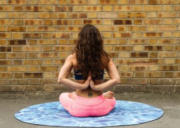 Claves para mantenerte en forma en casa con el Yoga