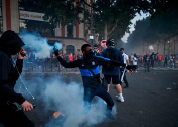 Dispersa policía francesa a cientos durante final de Champions