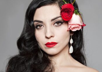 Encabeza Mon Laferte elenco de Festival MXLAN en McAllen
