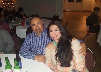 Muere de infarto esposo de maestra asesinada en tiroteo en escuela primaria