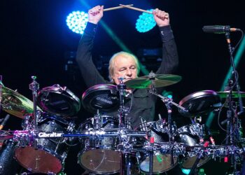 A los 72 años muere Alan White, icónico baterista de la banda Yes y John Lennon