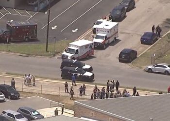 Tiroteo en primaria de Uvalde Texas deja al menos 16 víctimas mortales.