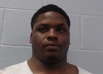 Arrestan en Texas a sospechoso de matar a balazos a un hispano de Los Ángeles que paseaba a su perro.