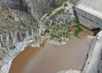 Importante acumulación de agua en la presa Rompepicos
