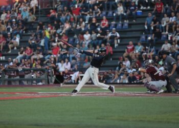 Disfrutan neoladerenses juego de exhibición