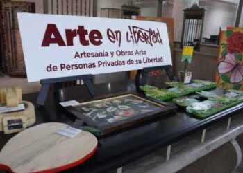 Exponen en Banco Longoria pinturas y artesanía de internos del CEDES