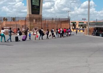 Migrantes haitianos cruzan a Estados Unidos