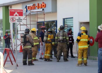 Simula COMAPA y PCyB incendio en centro comercial de Reynosa