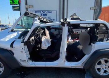 Fallecen 4 migrantes tras persecución y choque en Texas