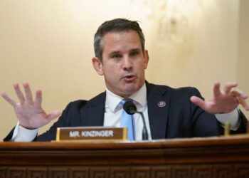 Habrá más testimonios por asalto al Capitolio; Kinzinger