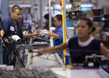 Progresan maquiladoras