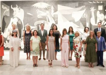 Artista pide a la Reina Sofía que retire su obra en protesta por cumbre de la OTAN