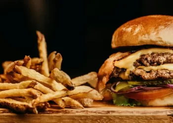 Especialista del IPN indica que comida rápida provoca diversas enfermedades graves