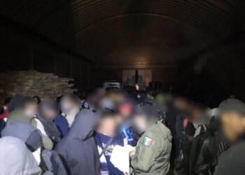 Identifica INM a 225 personas de Centro y Sudamérica ocultas en una bodega en Edomex