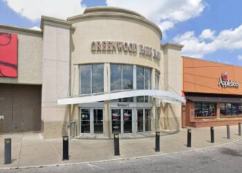 3 muertos en tiroteo en centro comercial en Indiana