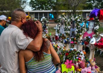 Cientos de ONGs piden no deportar a los sobrevivientes de camión de Texas donde murieron 53 inmigrantes