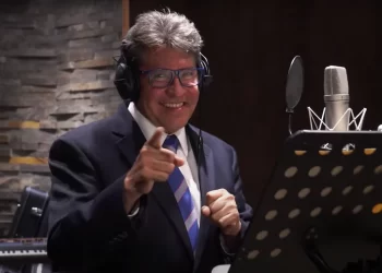 Confirma Monreal su carrera a la presidencia con una canción de rap