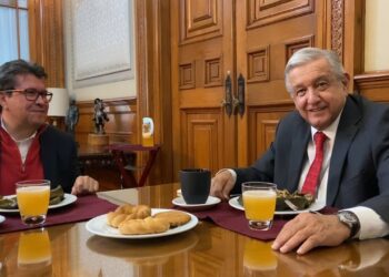 ¿Guillotinará AMLO a Monreal?