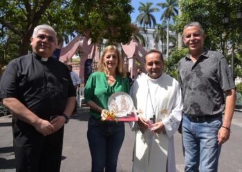 Reestrenan histórico reloj de la catedral de Tampico