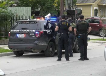 Arrestan a jefe policiaco durante redada contra prostitución en Texas