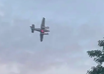 Piloto amenaza con estrellar avión en un Walmart de EU