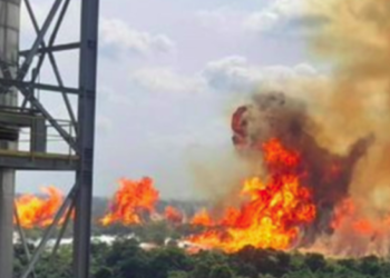 Batería de Pemex explota en Huimanguillo, Tabasco