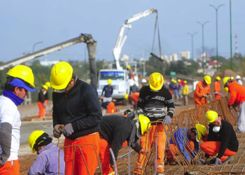 Propuesta para cambiar la ley del trabajo: más vacaciones, menos horas diarias.