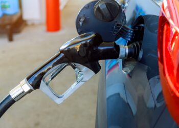 Baja en precio de gasolina signo de mejoría económica