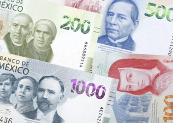 Defienden peso mexicano