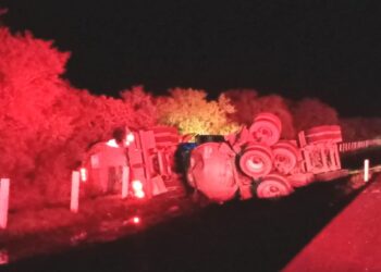 Volcadura sobre carretera Tampico-Monterrey