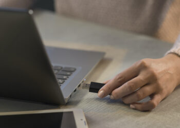 Memorias USB abren puerta a hackers