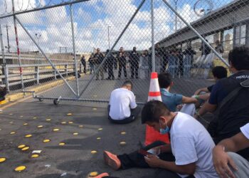 Cierran puente Brownsville-Matamoros por protesta de venezolanos