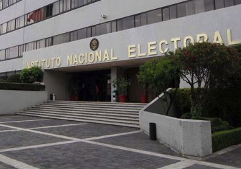 Recomendación de la CNDH para reformar el INE es defendida por AMLO