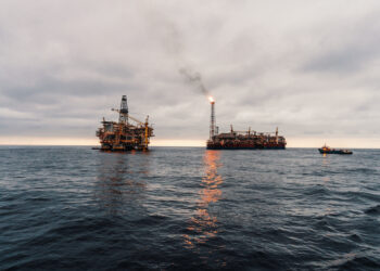 Reactivan economía petrolera