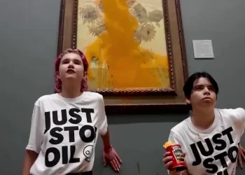 Lanzan lata de sopa a obra clásica de Van Gogh (video)