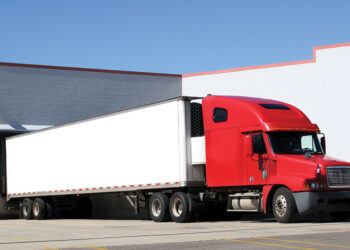 Caen 3 por emplear a indocumentados como choferes en Texas