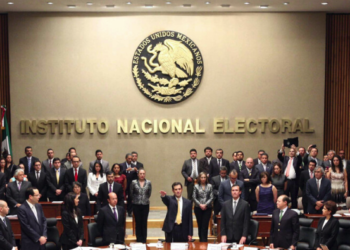 Funcionarios de alto rango del INE ganan más que AMLO