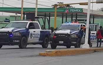Invitan policias pizzas y refrescos a niños en crucero de Reynosa
