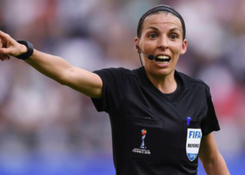 Stéphanie Frappart hará historia al ser la primer mujer en pitar un partido de la Copa del Mundo