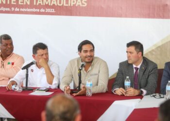 Alcalde Carlos Peña y Subsecretario de Gobierno de Tamaulipas en mesa de atención al migrante