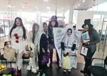 Celebran en la frontera noche de brujas con personajes y obligaciones de terror