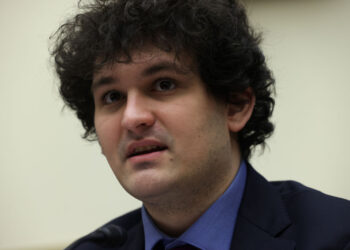 Arrestan en Bahamas a fundador de plataforma de cripto FTX