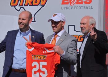 Presenta UTRGV oficialmente a primer entrenador de futbol americano