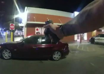 Ex Policía dispara a adolescente en San Antonio