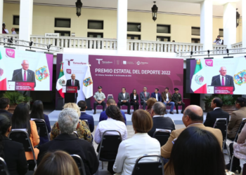 Entrega Américo Villarreal premio estatal del deporte