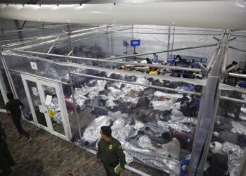 Piden autoridades postergar cancelación de política de Titulo 42