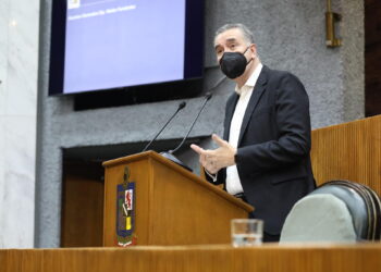 Exhorta Waldo Fernández a Agua y Drenaje de Monterrey, informar sobre cambio de medidores