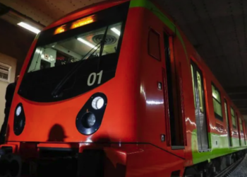 Exhibe conductor de metro en CdMx falta de iluminación en trayectos (video)