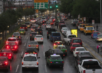 Proponen transporte escolar y laboral obligatorio en NL