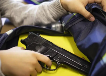 Alumno con pistola causa cierre de escuela